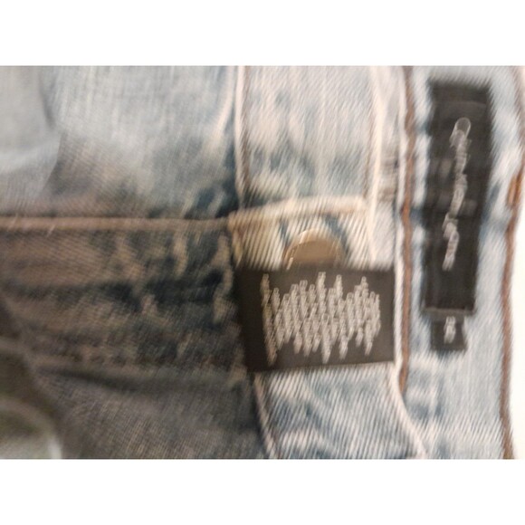 Calvin Klien Women’s 32/28 Women’s Custom Bleach Design Raw Hem Jeans. B49 - Picture 5 of 5